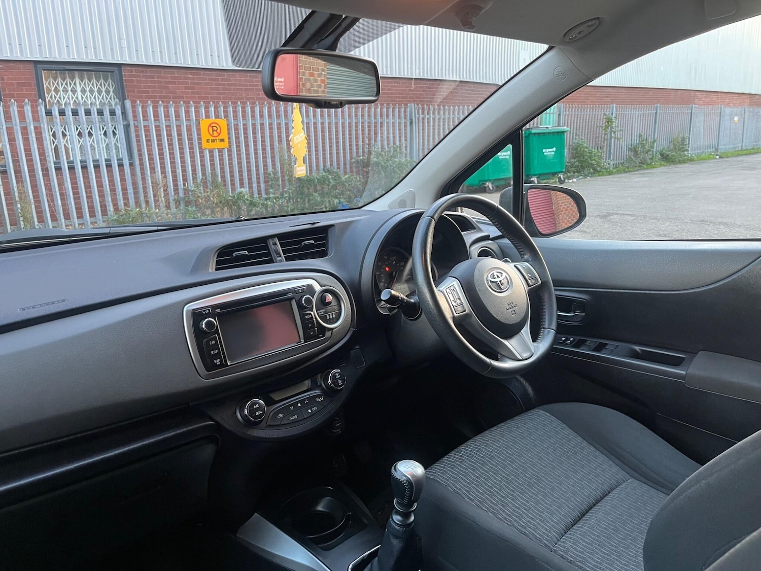 Used Toyota Yaris 2014 for sale - 76528119: Photo 25