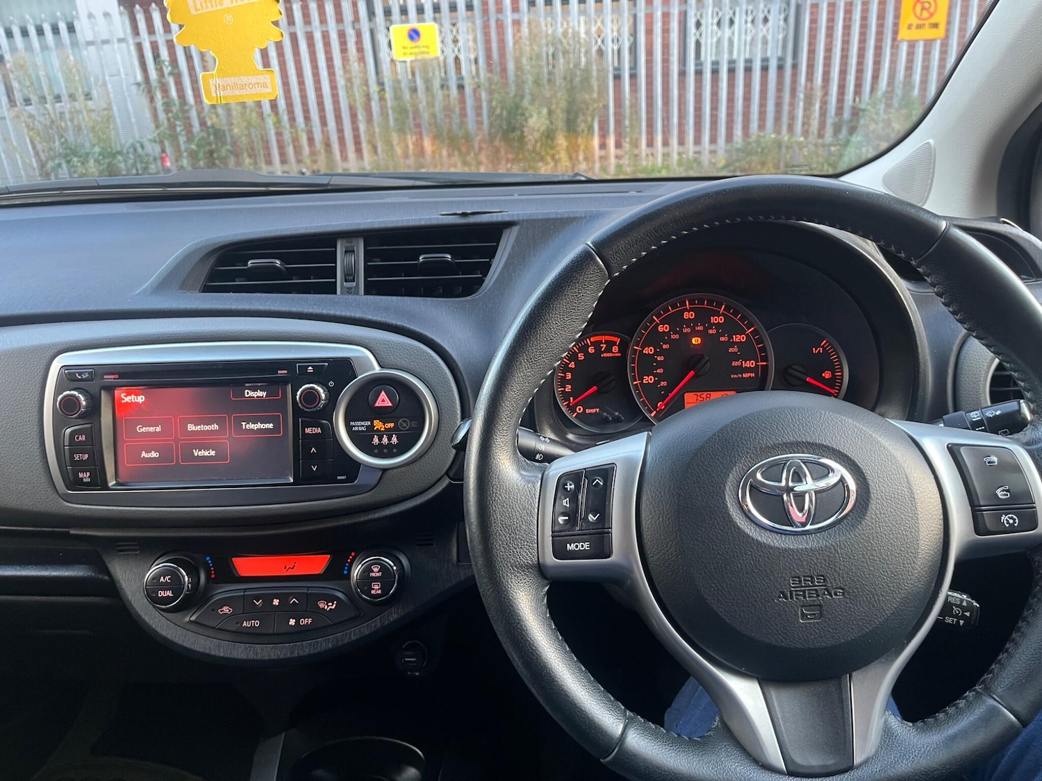 Used Toyota Yaris 2014 for sale - 76528119: Photo 27