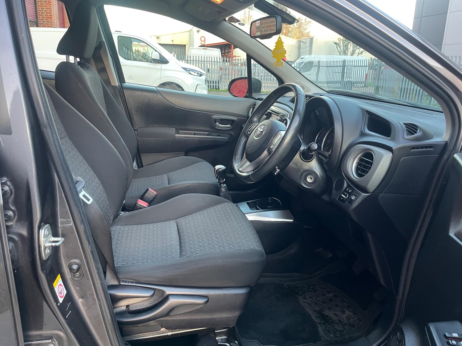 Used Toyota Yaris 2014 for sale - 76528119: Photo 29