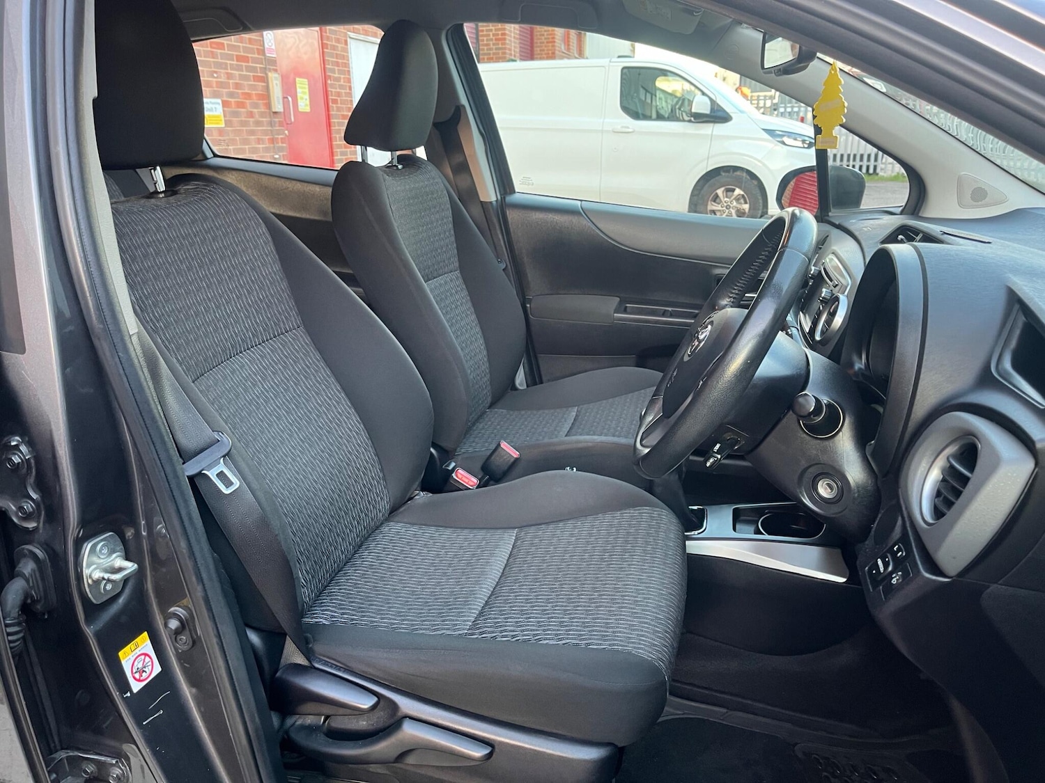 Used Toyota Yaris 2014 for sale - 76528119: Photo 30