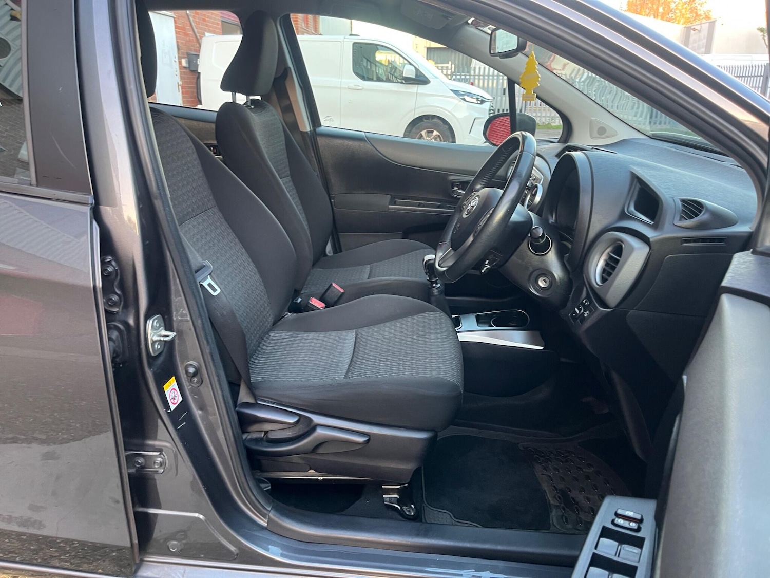 Used Toyota Yaris 2014 for sale - 76528119: Photo 32