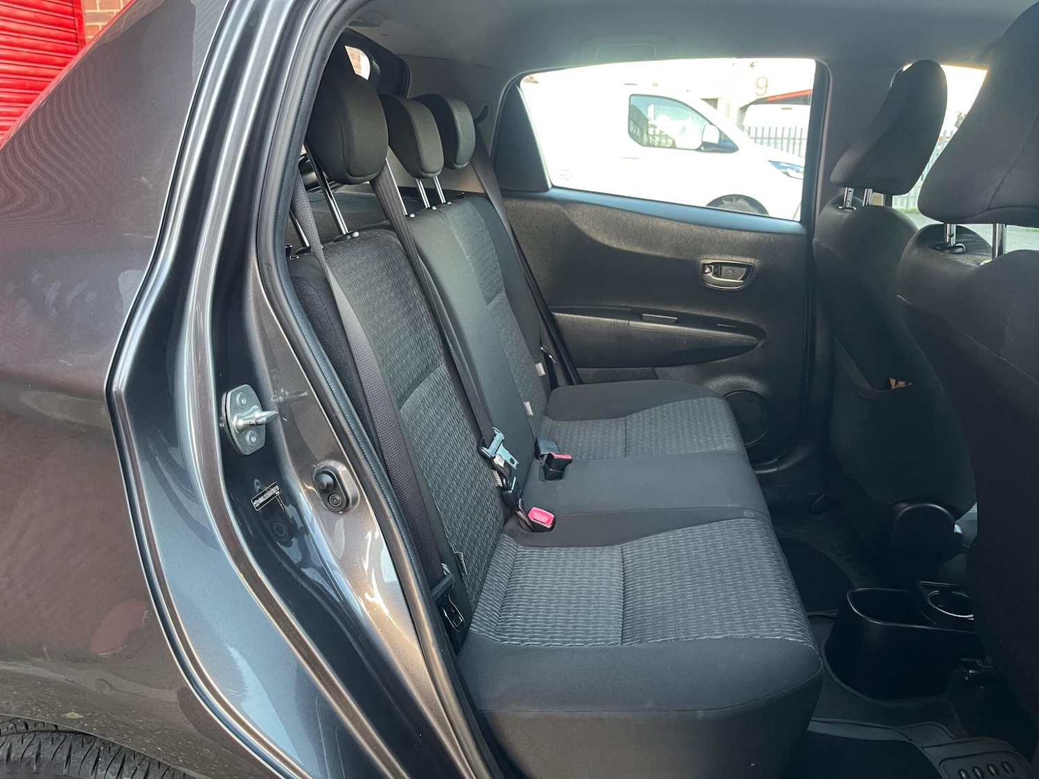 Used Toyota Yaris 2014 for sale - 76528119: Photo 34