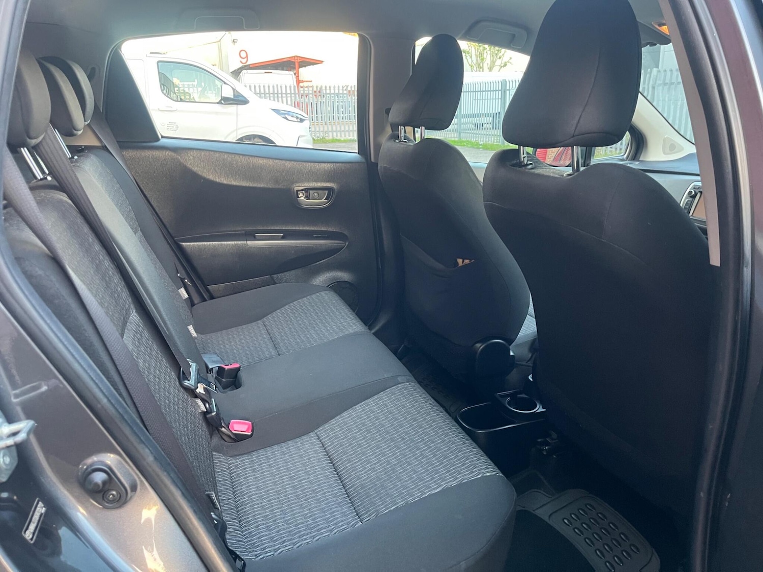 Used Toyota Yaris 2014 for sale - 76528119: Photo 35