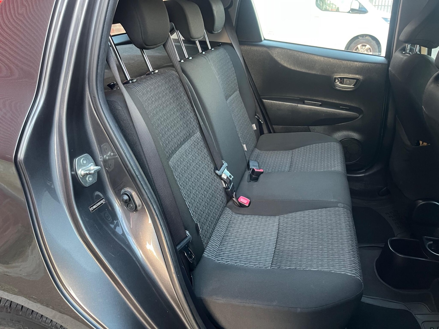 Used Toyota Yaris 2014 for sale - 76528119: Photo 36