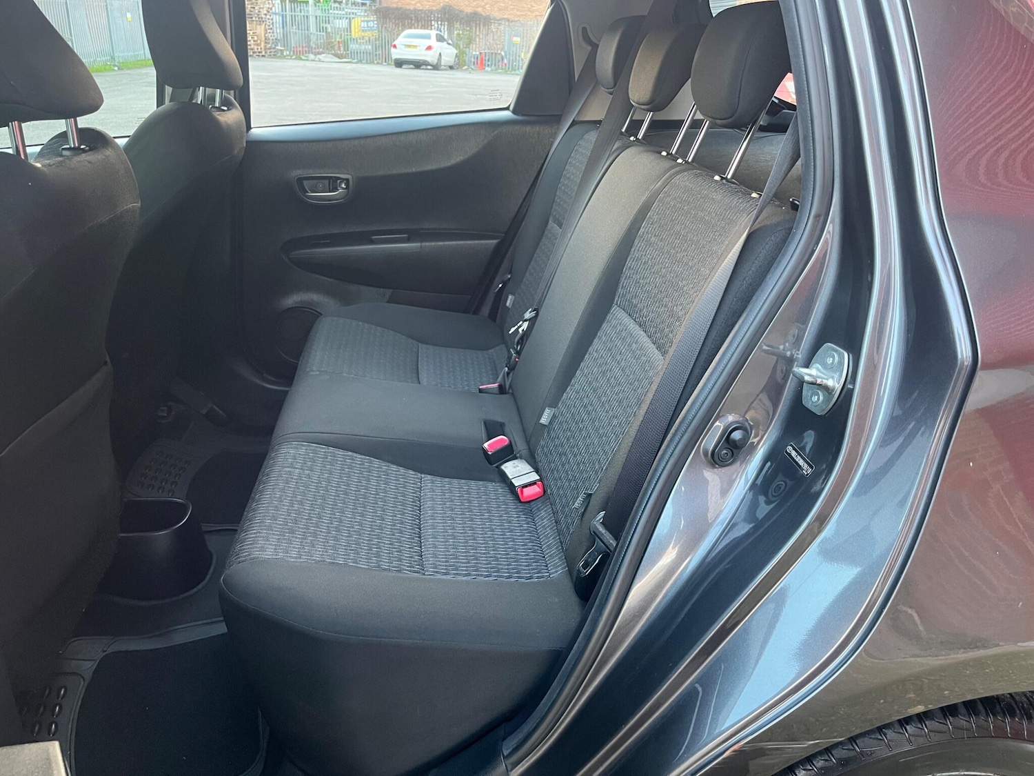 Used Toyota Yaris 2014 for sale - 76528119: Photo 37