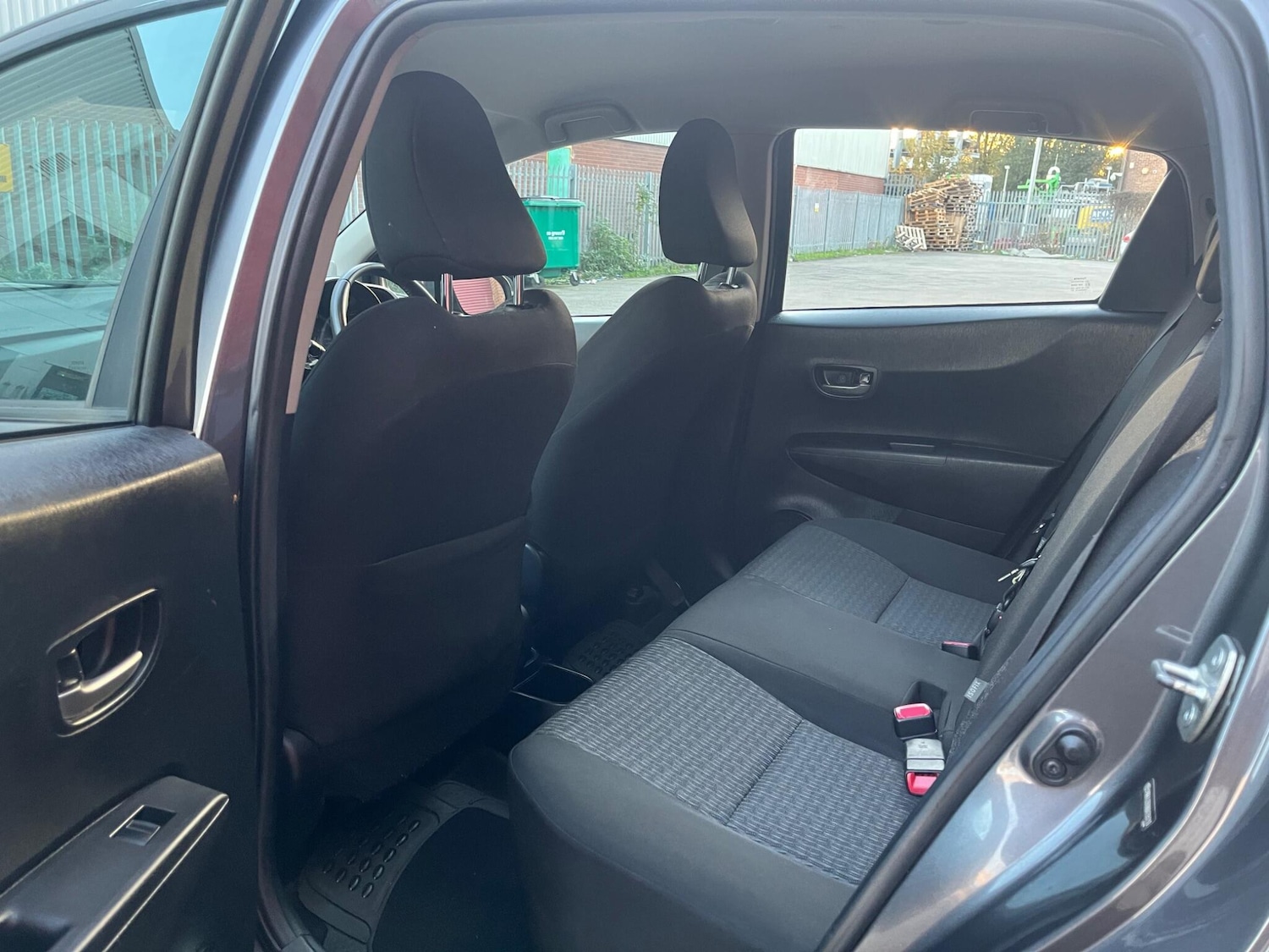 Used Toyota Yaris 2014 for sale - 76528119: Photo 38