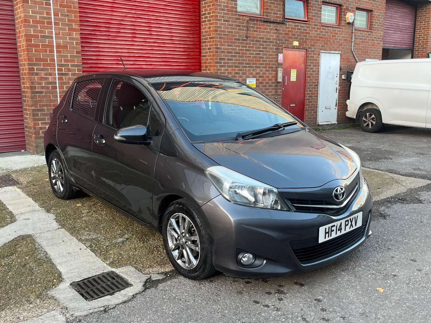 Used Toyota Yaris 2014 for sale - 76528119: Photo 4