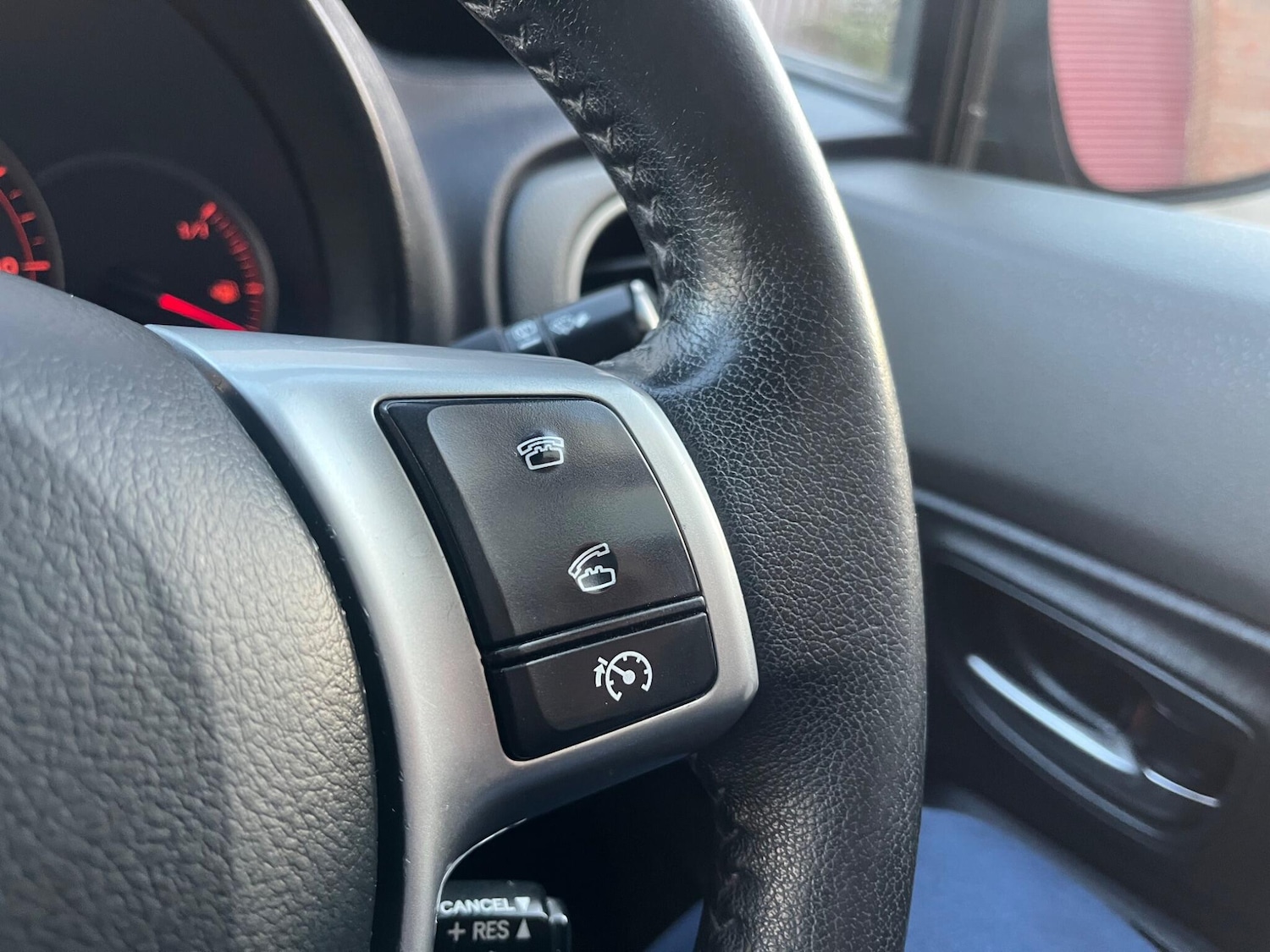 Used Toyota Yaris 2014 for sale - 76528119: Photo 46