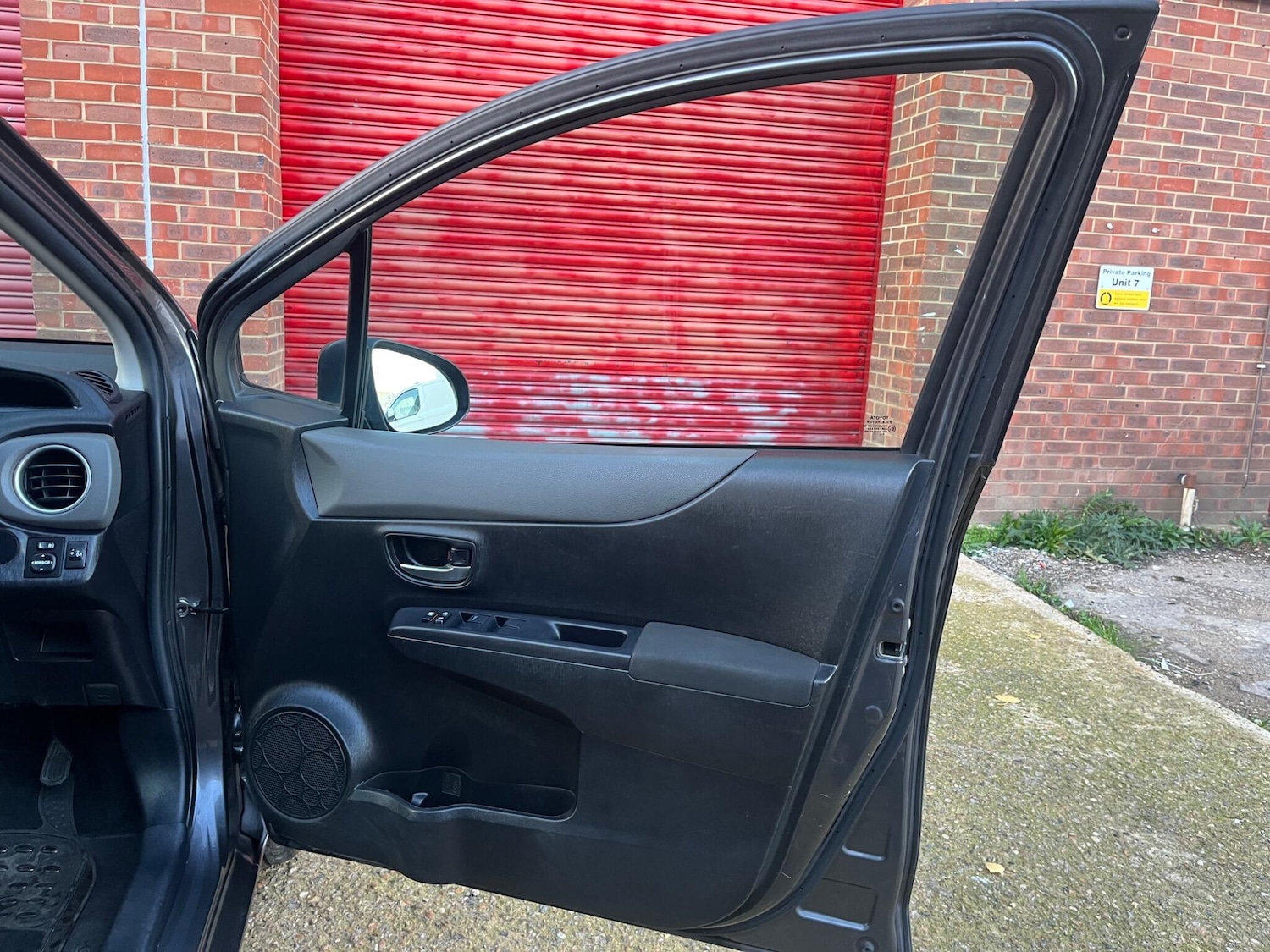 Used Toyota Yaris 2014 for sale - 76528119: Photo 48