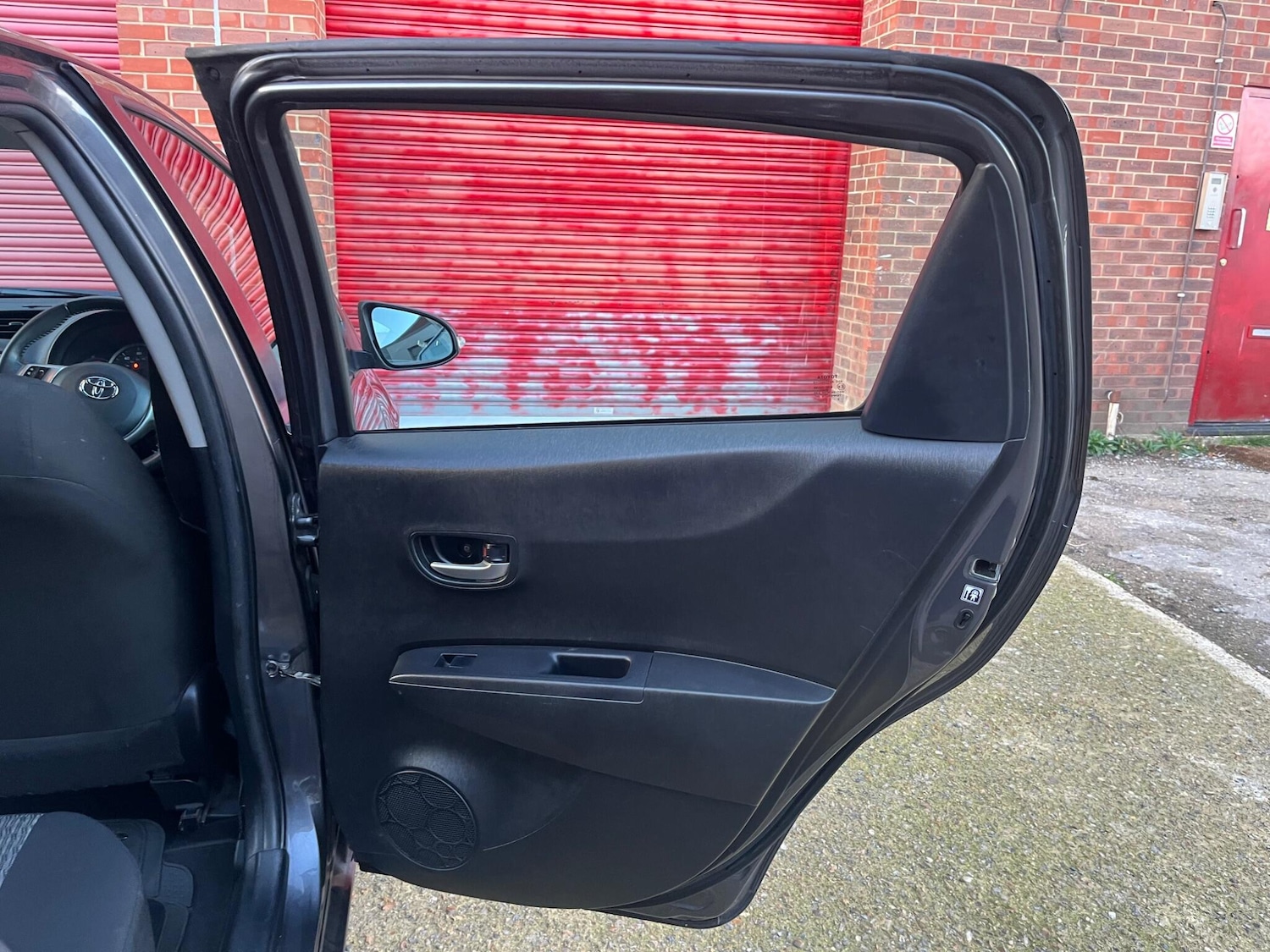 Used Toyota Yaris 2014 for sale - 76528119: Photo 49