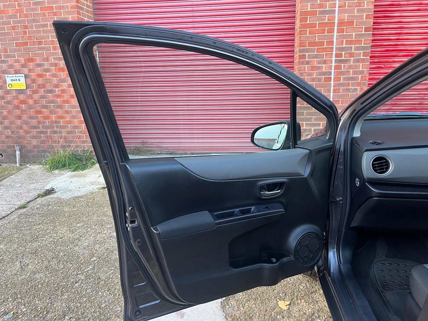 Used Toyota Yaris 2014 for sale - 76528119: Photo 50