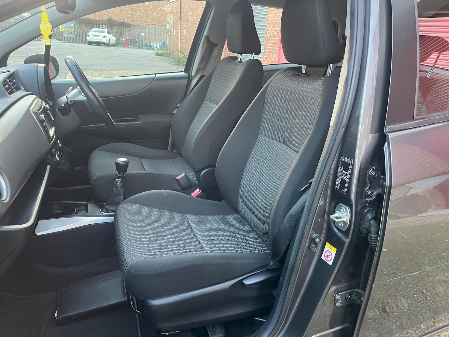 Used Toyota Yaris 2014 for sale - 76528119: Photo 65