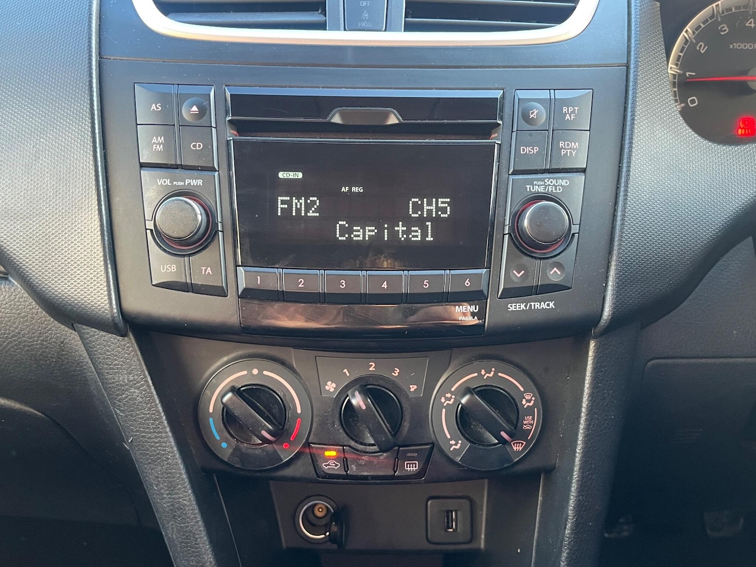 Used Suzuki Swift 2013 for sale - 76538606: Photo 64