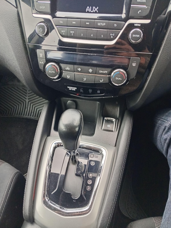 Used Nissan Qashqai 2015 for sale - 76296002: Photo 17