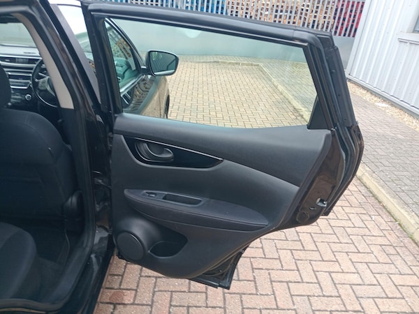 Used Nissan Qashqai 2015 for sale - 76296002: Photo 28