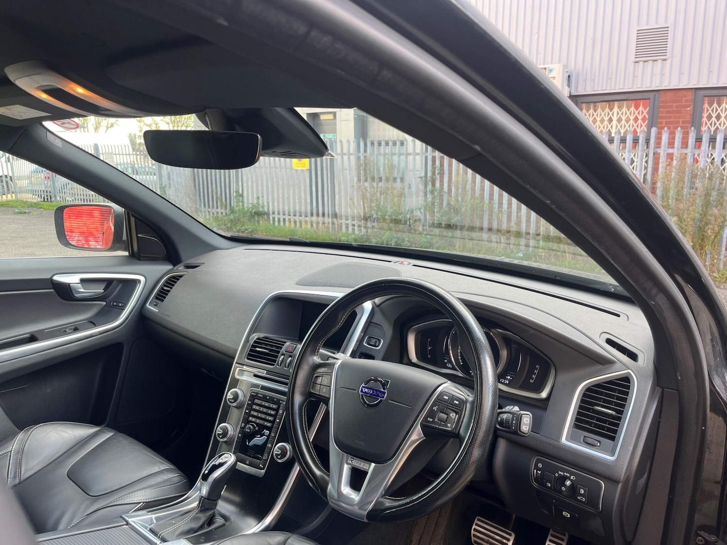 Used Volvo XC60 2017 for sale - 76307812: Photo 26