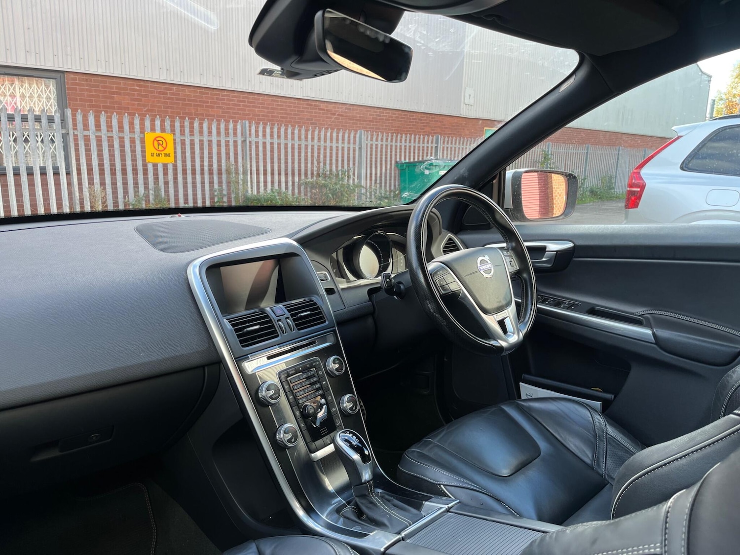 Used Volvo XC60 2017 for sale - 76307812: Photo 29