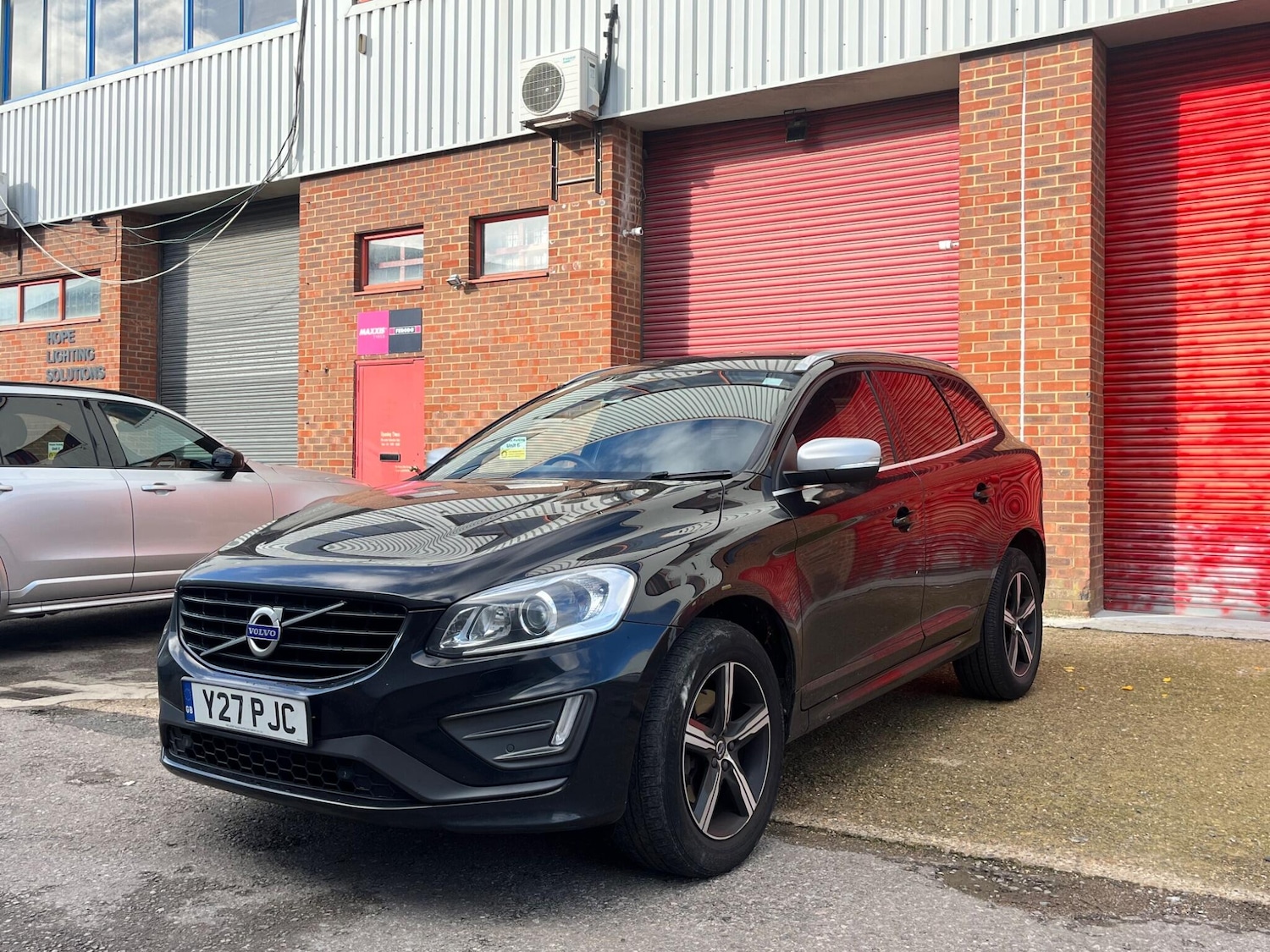 Used Volvo XC60 2017 for sale - 76307812: Photo 3