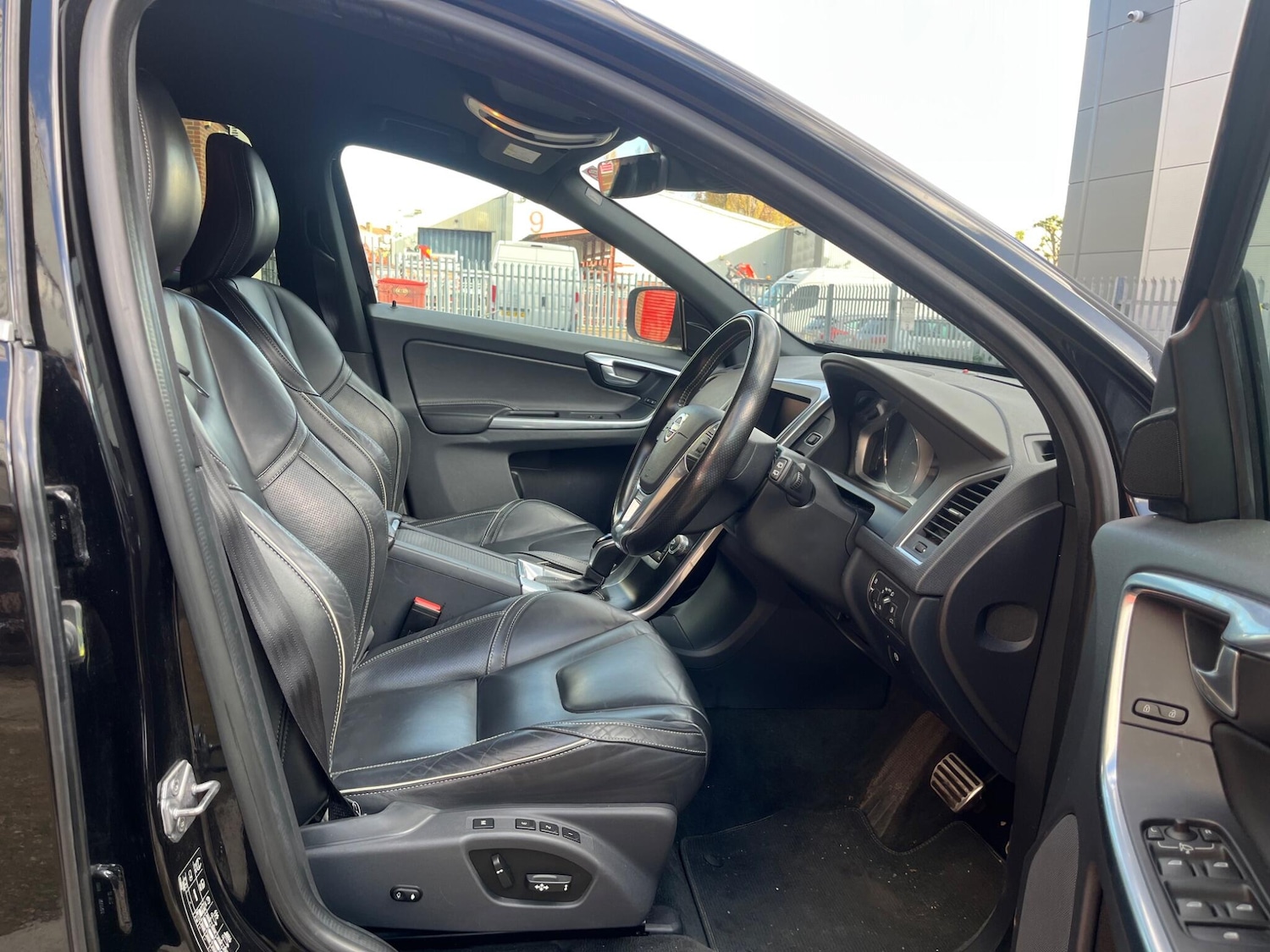 Used Volvo XC60 2017 for sale - 76307812: Photo 31