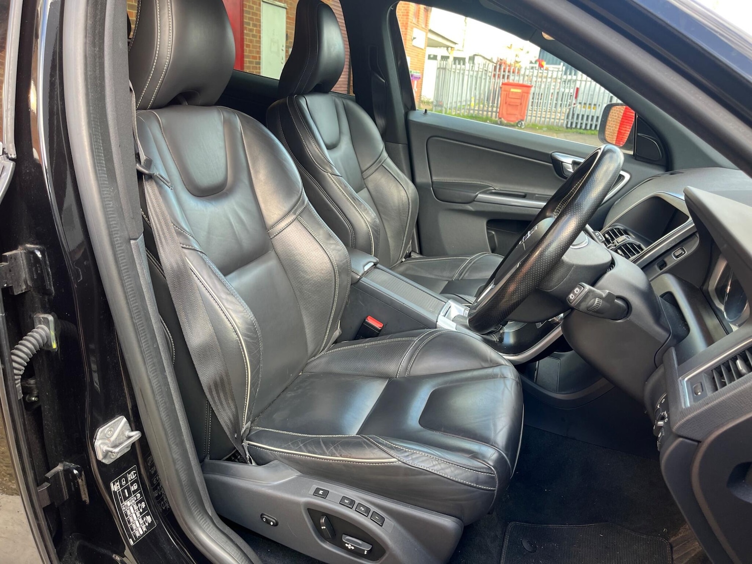 Used Volvo XC60 2017 for sale - 76307812: Photo 33