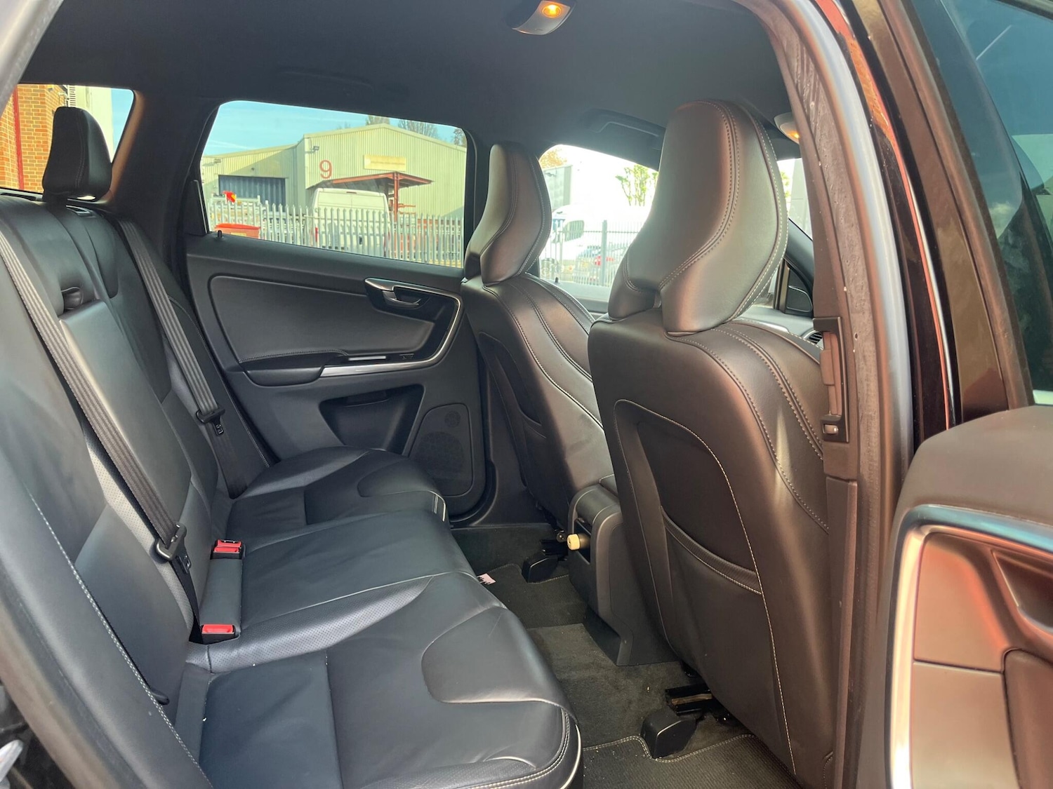 Used Volvo XC60 2017 for sale - 76307812: Photo 34