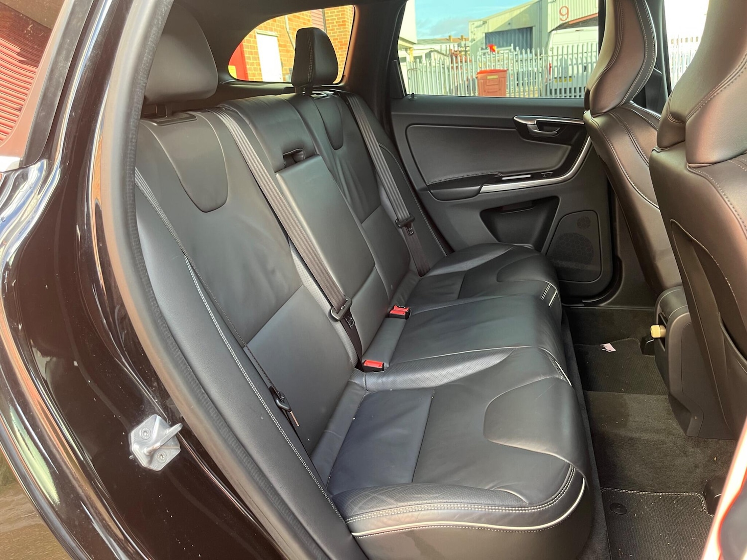 Used Volvo XC60 2017 for sale - 76307812: Photo 36