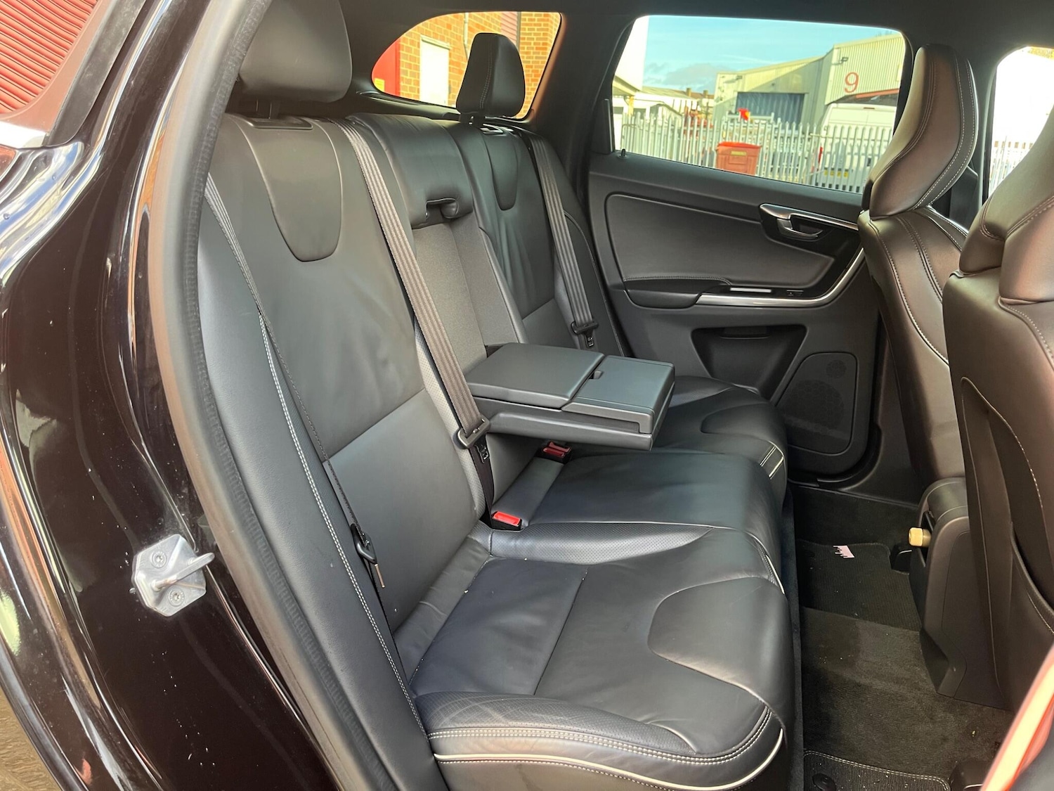 Used Volvo XC60 2017 for sale - 76307812: Photo 38