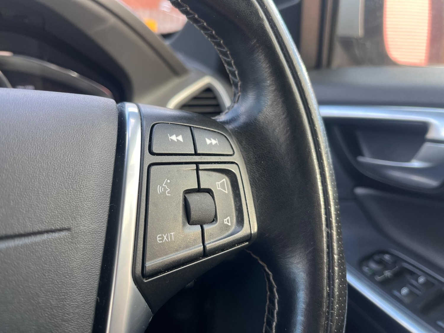 Used Volvo XC60 2017 for sale - 76307812: Photo 55