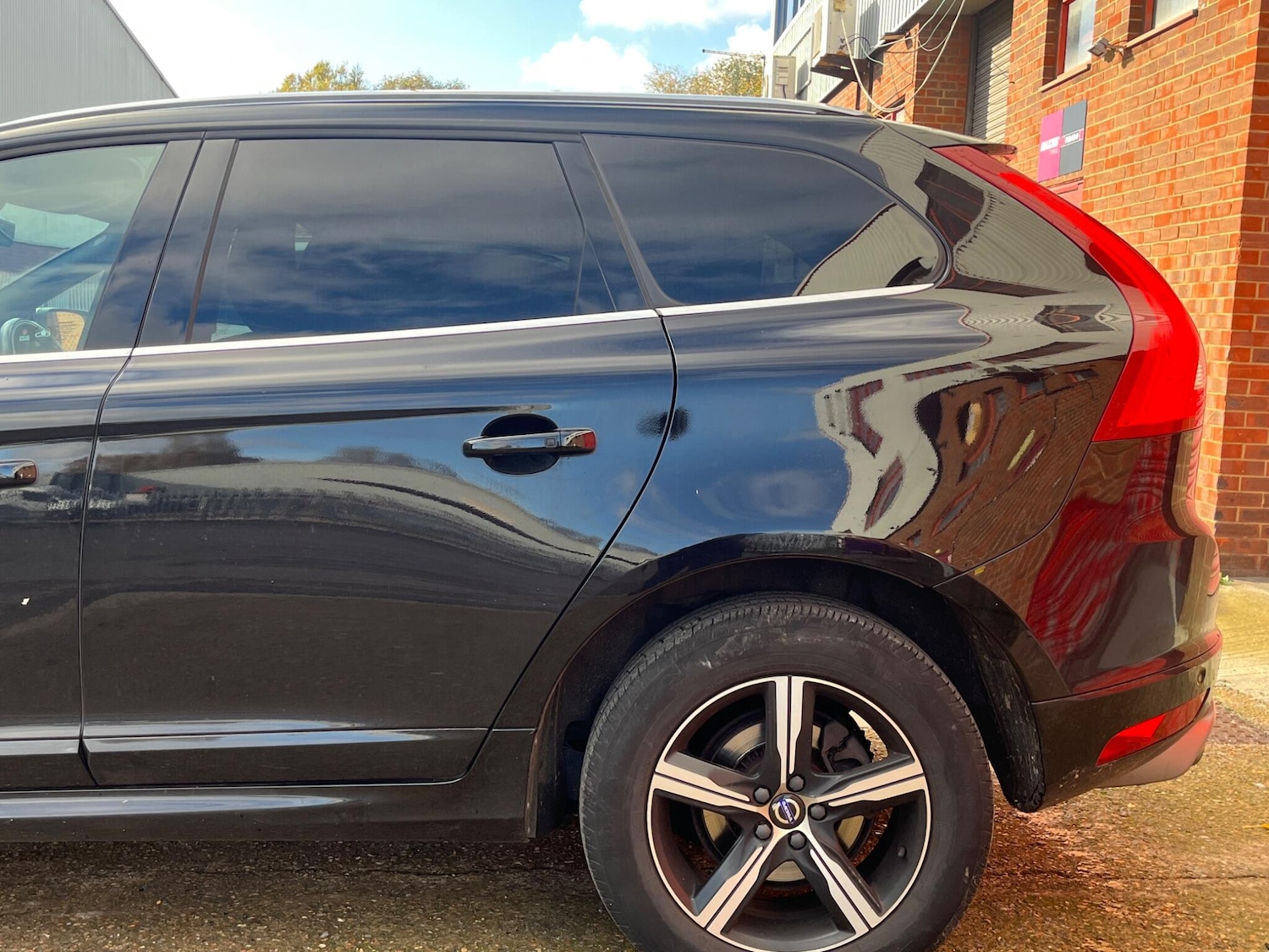 Used Volvo XC60 2017 for sale - 76307812: Photo 6