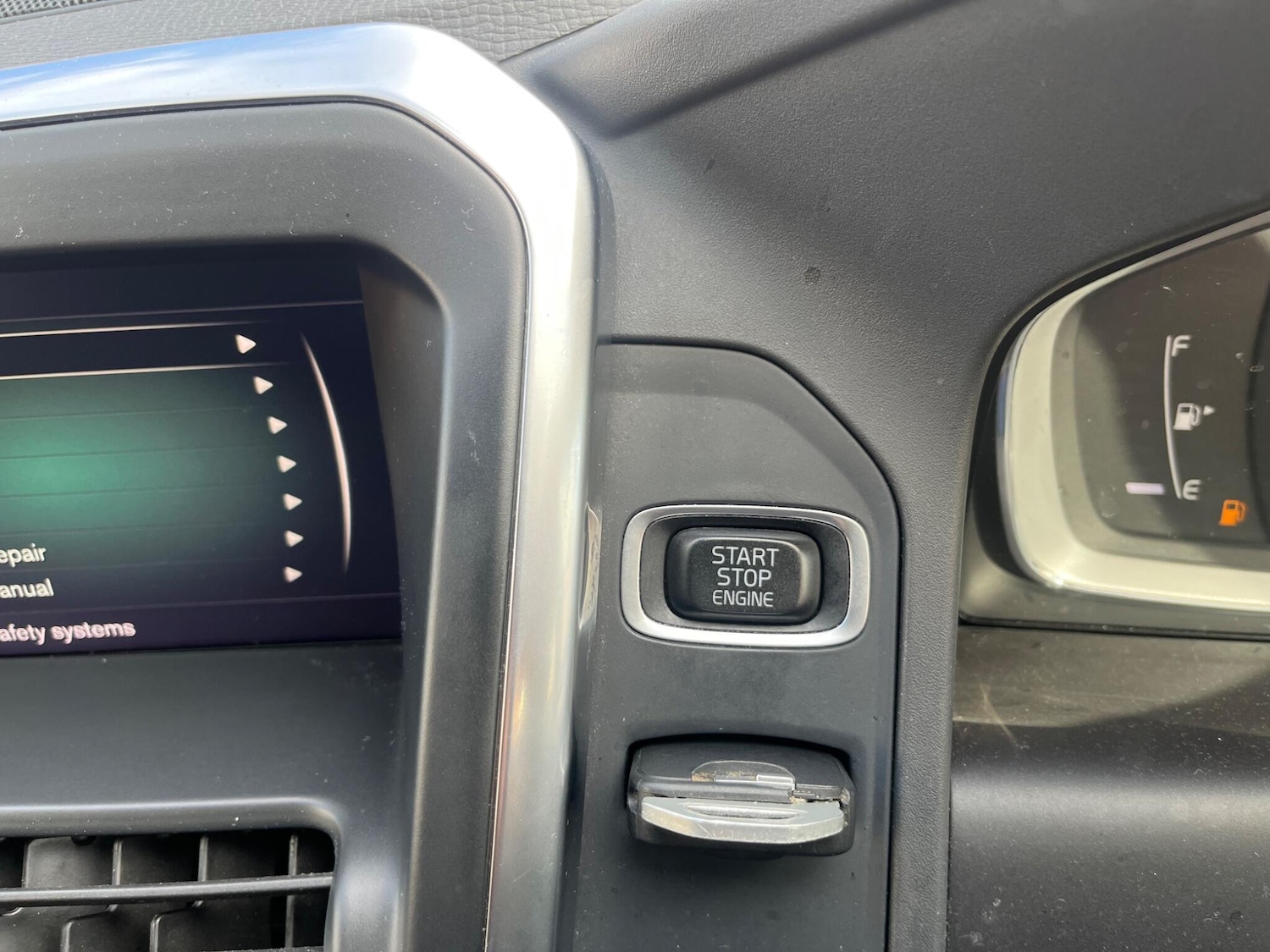 Used Volvo XC60 2017 for sale - 76307812: Photo 65