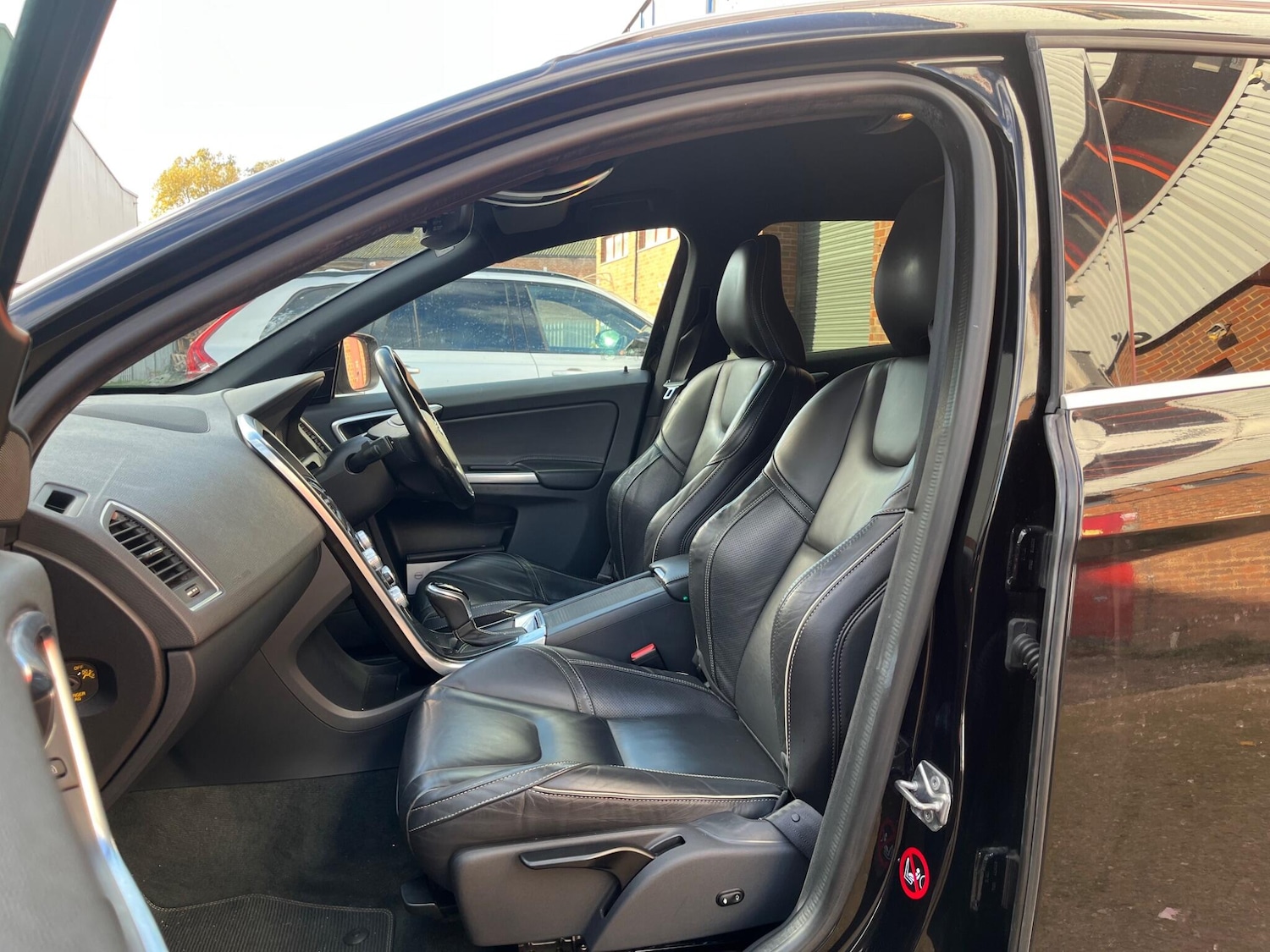 Used Volvo XC60 2017 for sale - 76307812: Photo 76