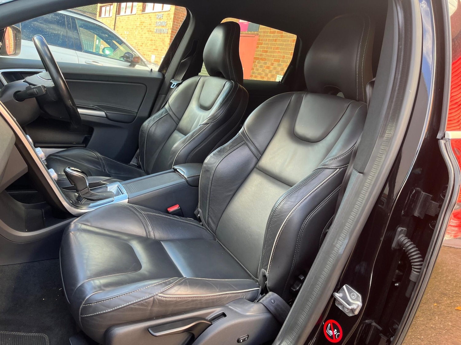 Used Volvo XC60 2017 for sale - 76307812: Photo 77