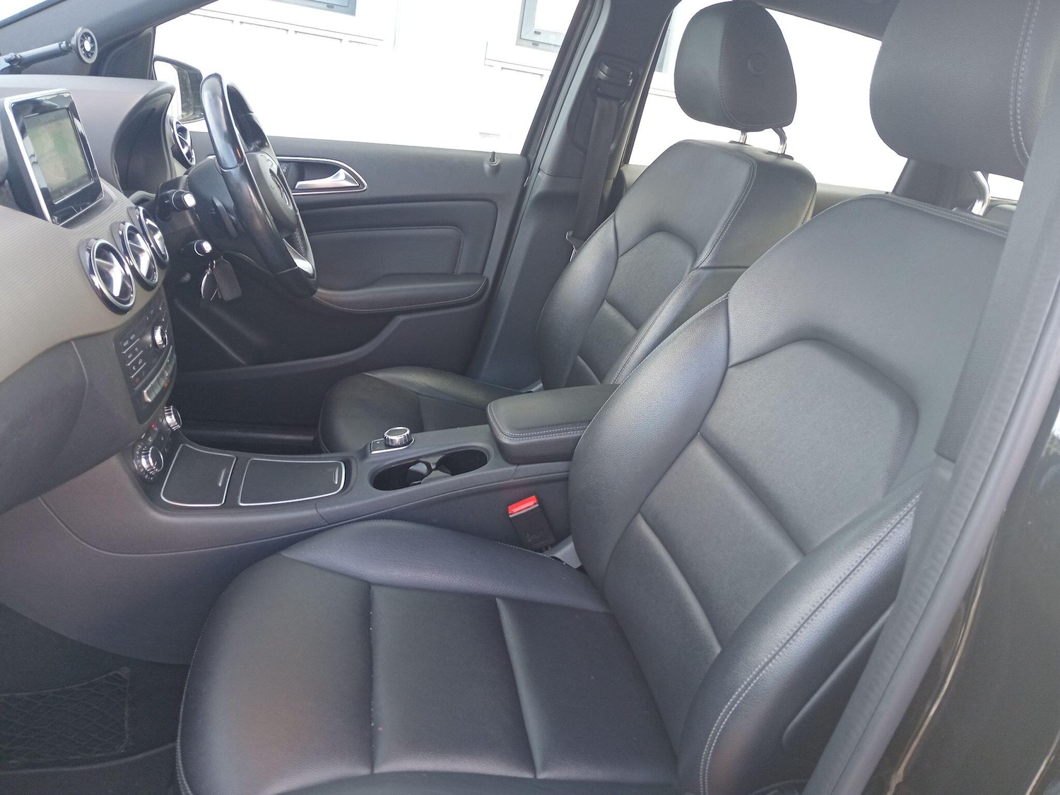 Used Mercedes-Benz B Class 2015 for sale - 76472585: Photo 33