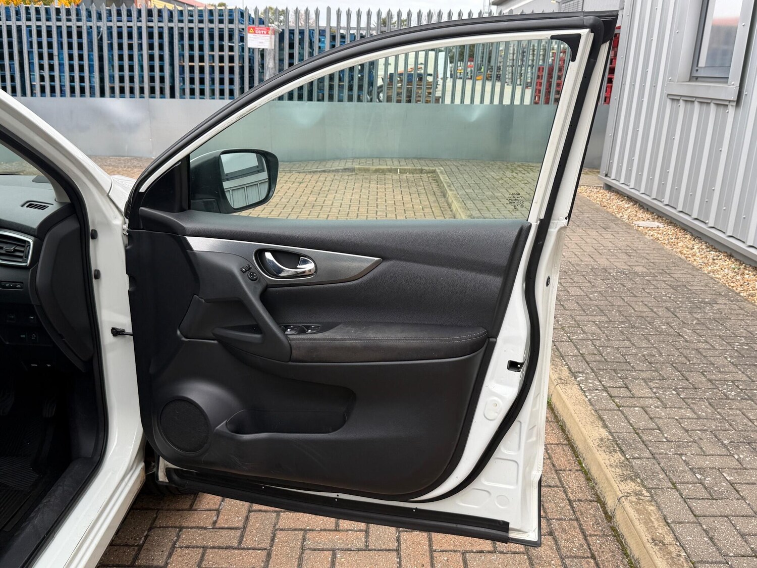 Used Nissan Qashqai 2017 for sale - 76294879: Photo 40