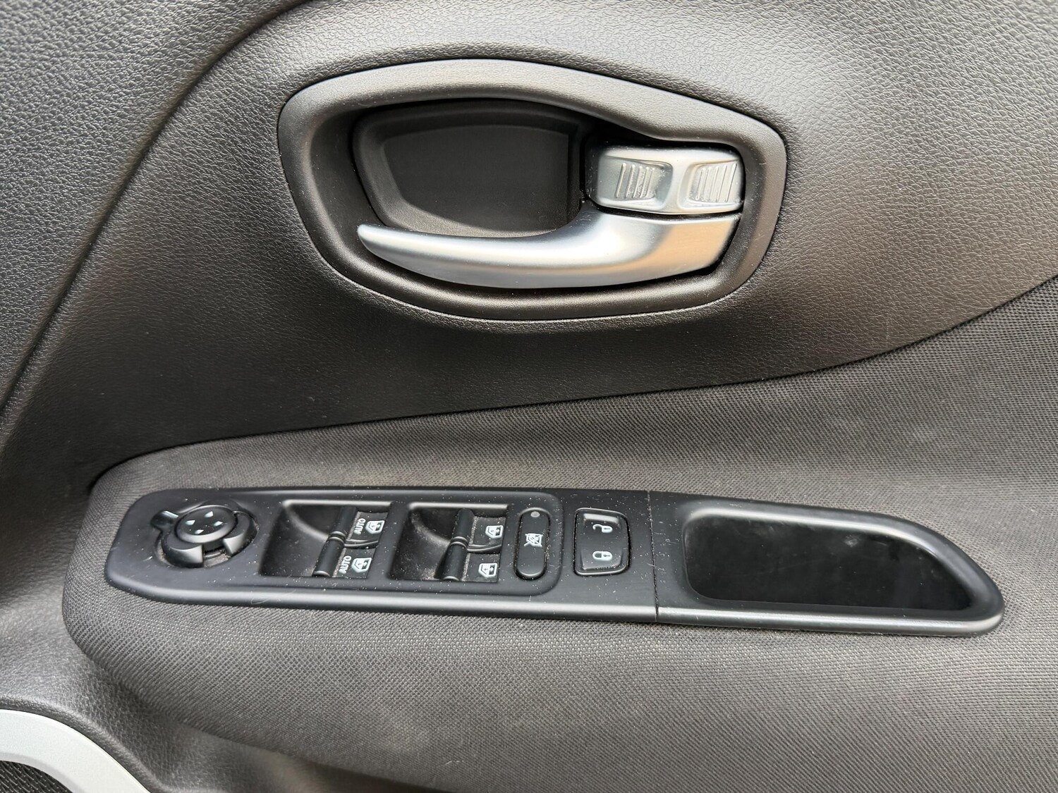 Used Jeep Renegade 2018 for sale - 76824499: Photo 29