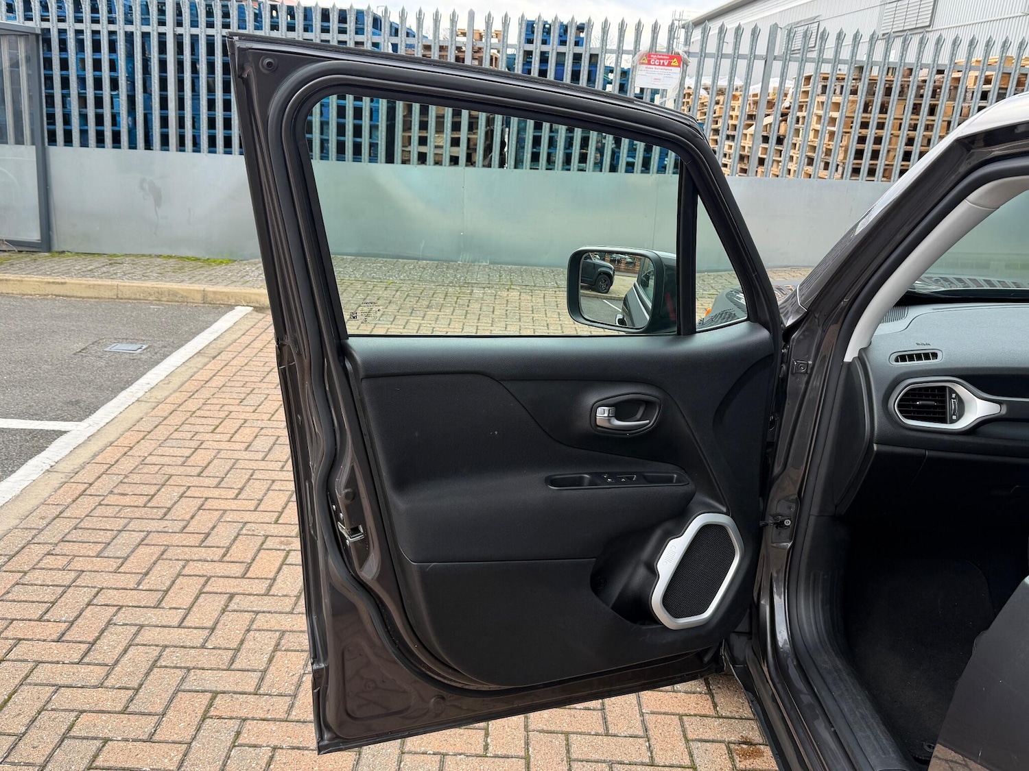 Used Jeep Renegade 2018 for sale - 76824499: Photo 34