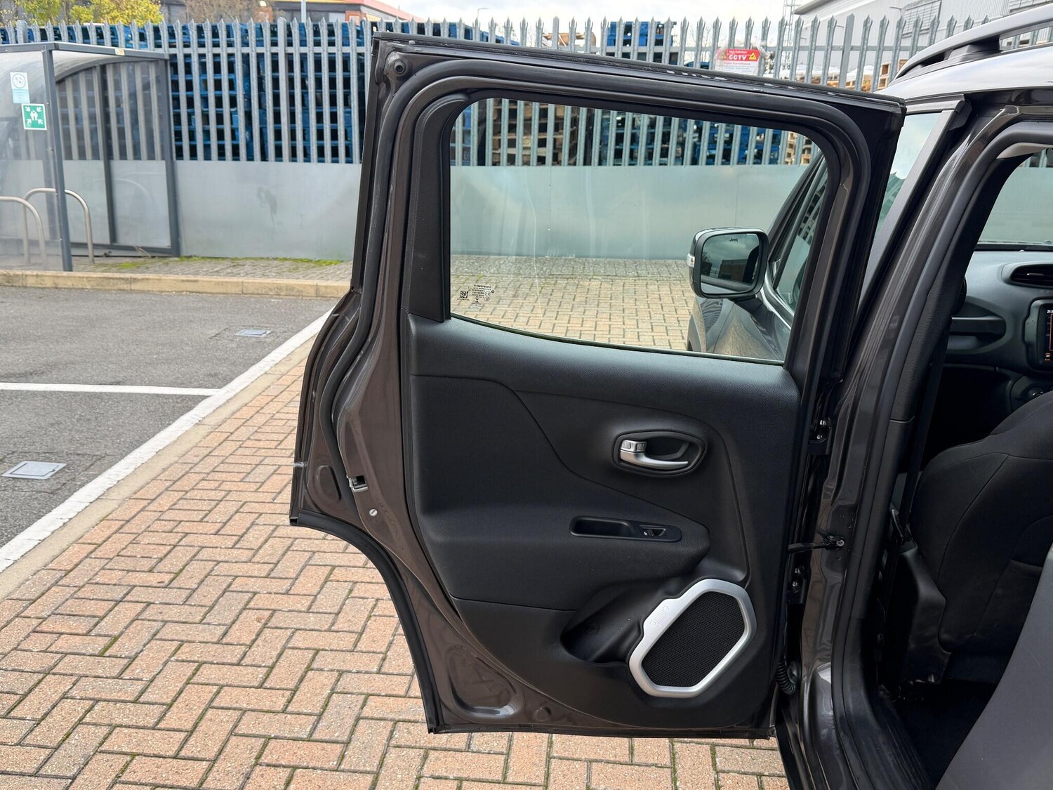 Used Jeep Renegade 2018 for sale - 76824499: Photo 35