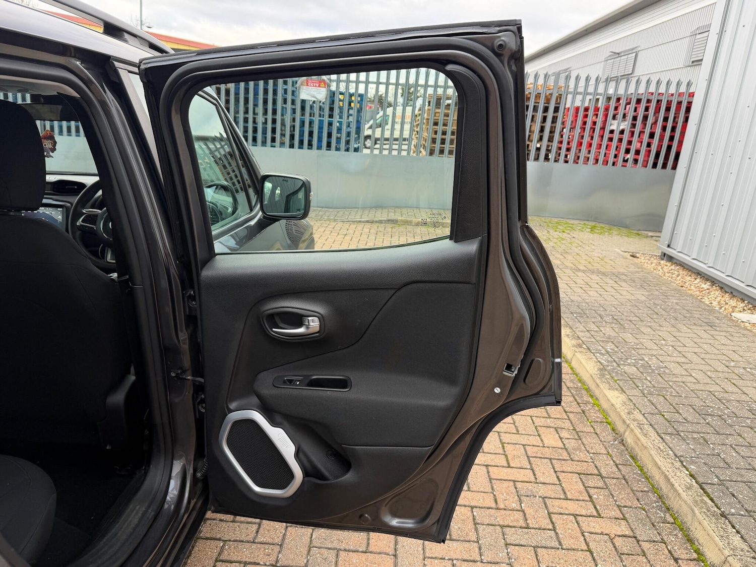 Used Jeep Renegade 2018 for sale - 76824499: Photo 37