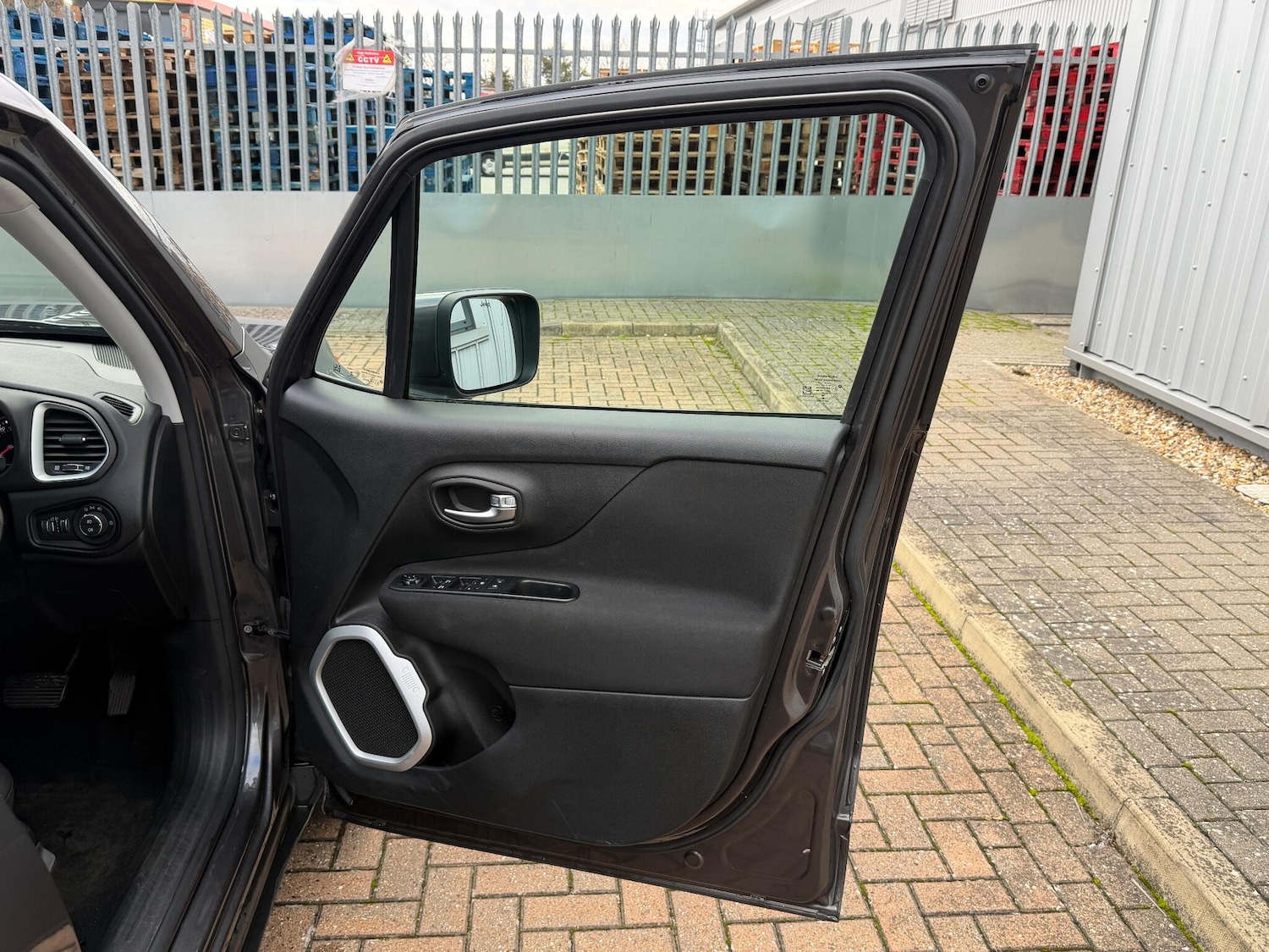 Used Jeep Renegade 2018 for sale - 76824499: Photo 39