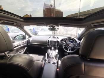 Used Porsche Cayenne 2017 for sale - 74555710: Photo