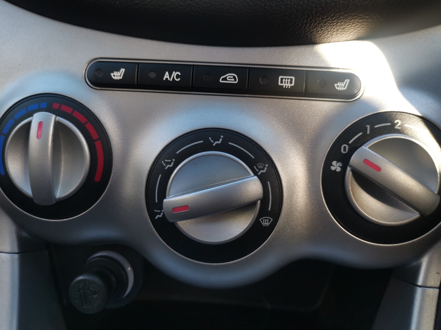 Used Hyundai i10 2011 for sale - 77890095: Photo 15