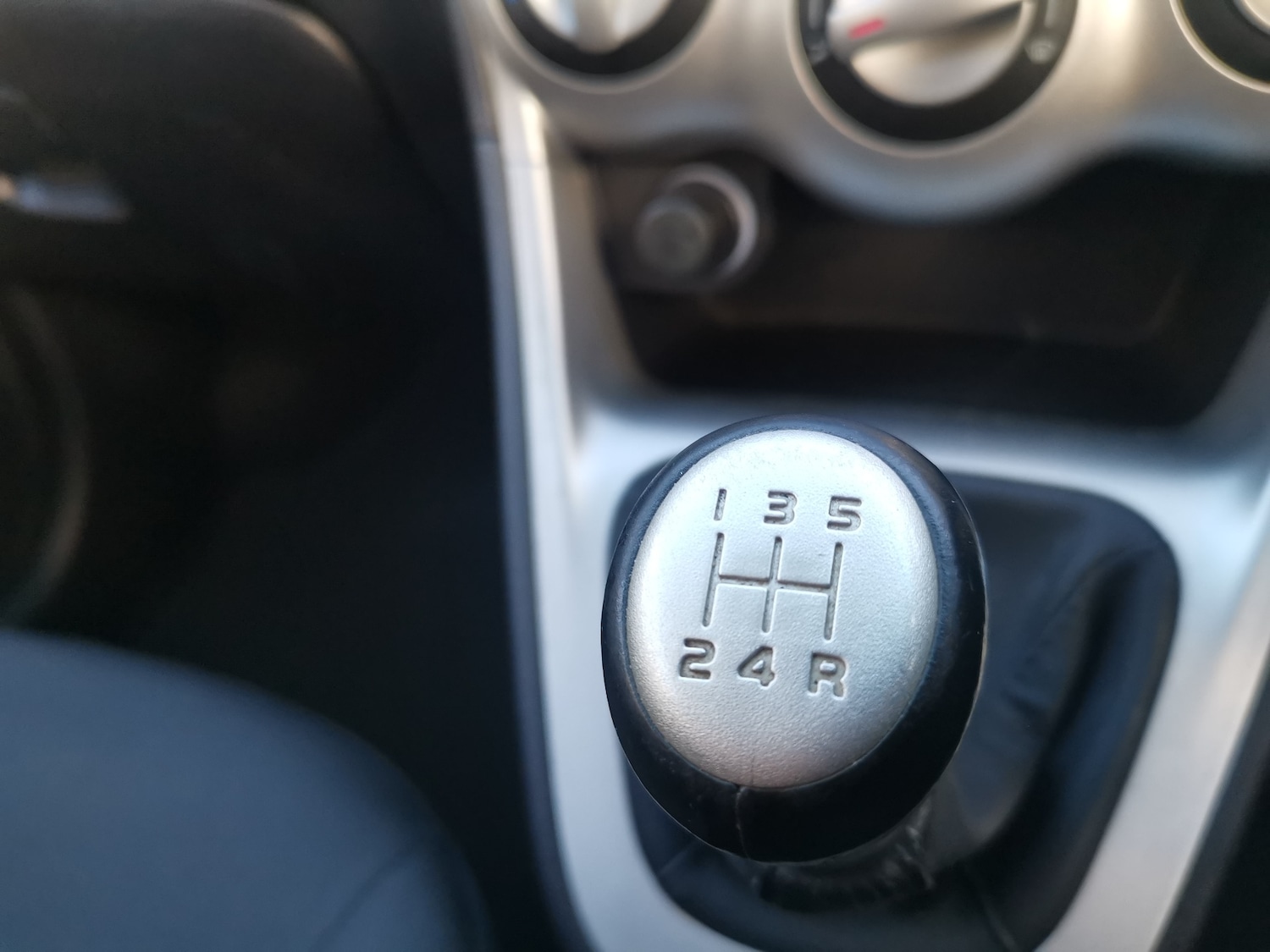 Used Hyundai i10 2011 for sale - 77890095: Photo 25