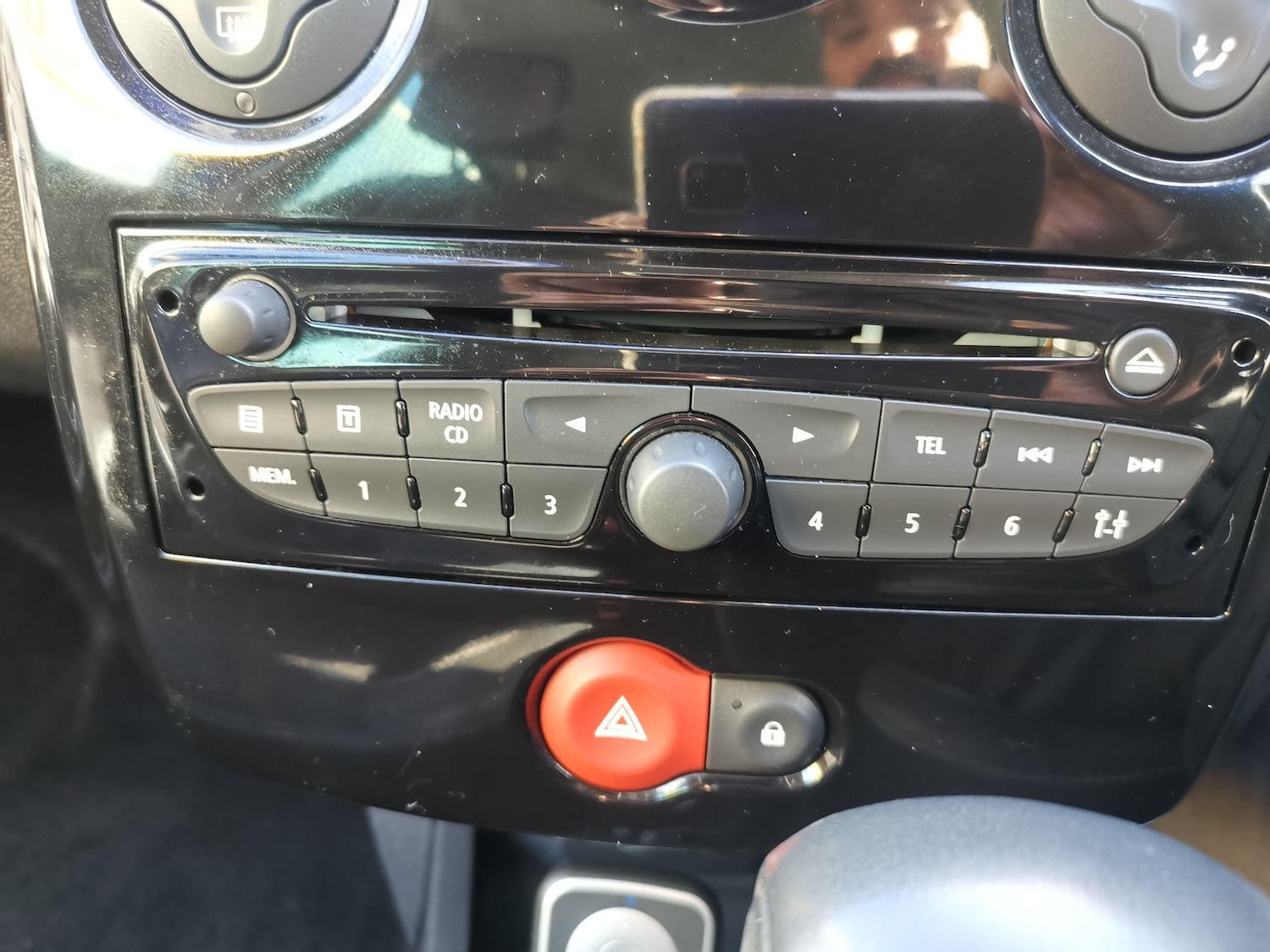 Used Renault Clio 2011 for sale - 76316673: Photo 14