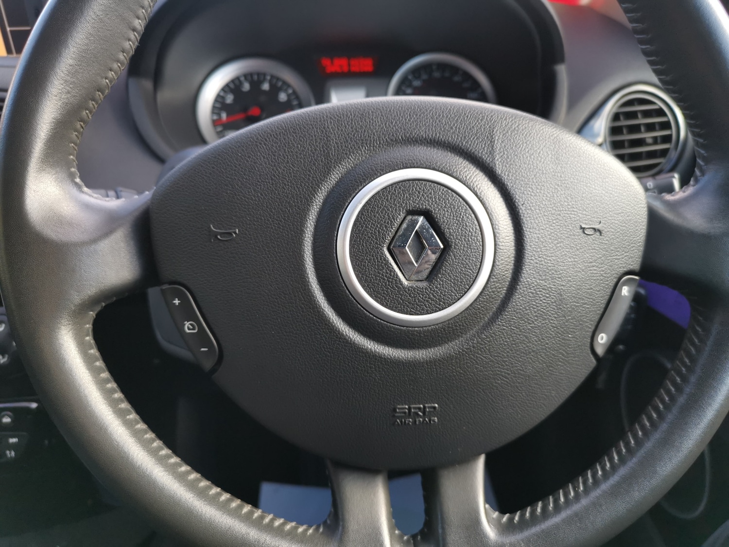 Used Renault Clio 2011 for sale - 76316673: Photo 15