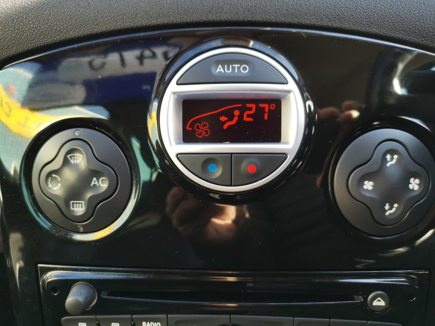 Used Renault Clio 2011 for sale - 76316673: Photo 22