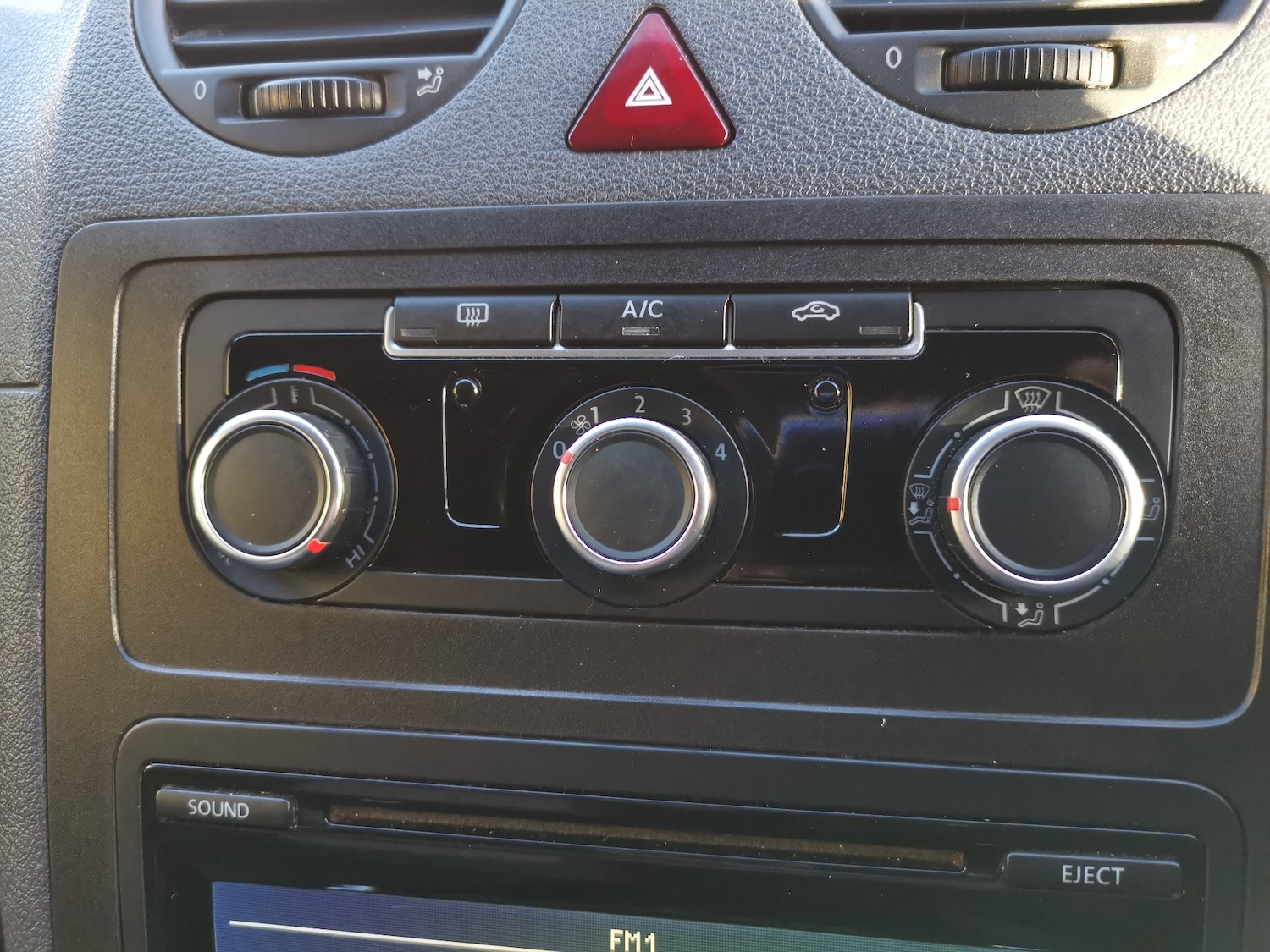 Used Volkswagen Caddy Maxi Life 2013 for sale - 76533906: Photo 14