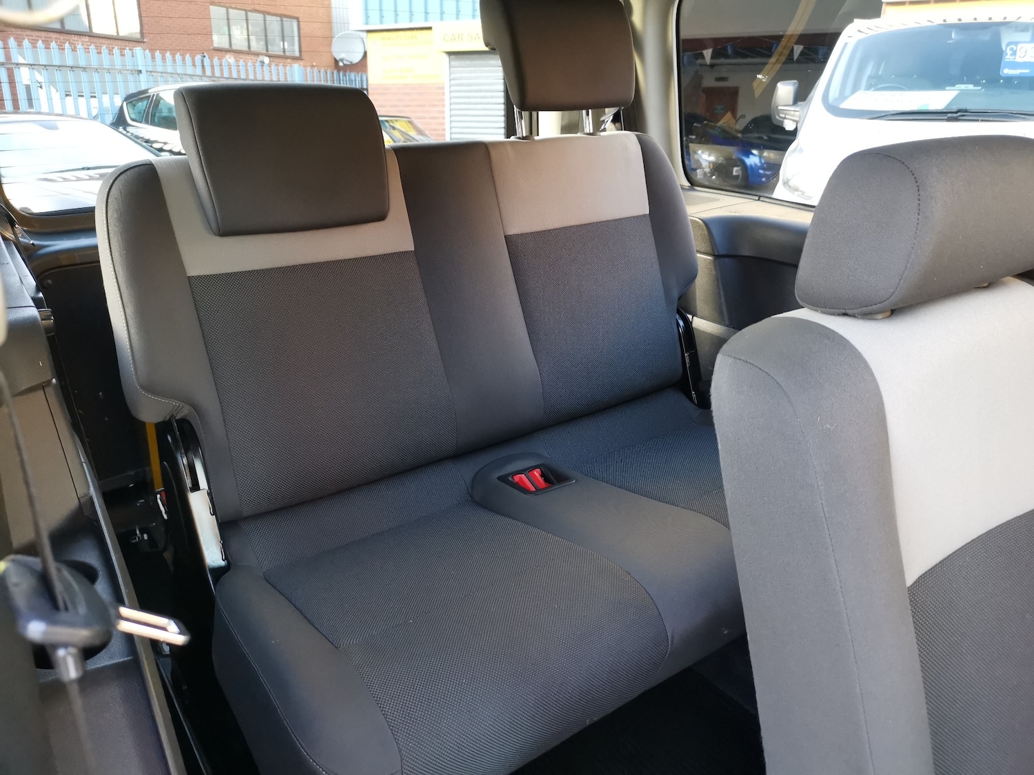 Used Volkswagen Caddy Maxi Life 2013 for sale - 76533906: Photo 17