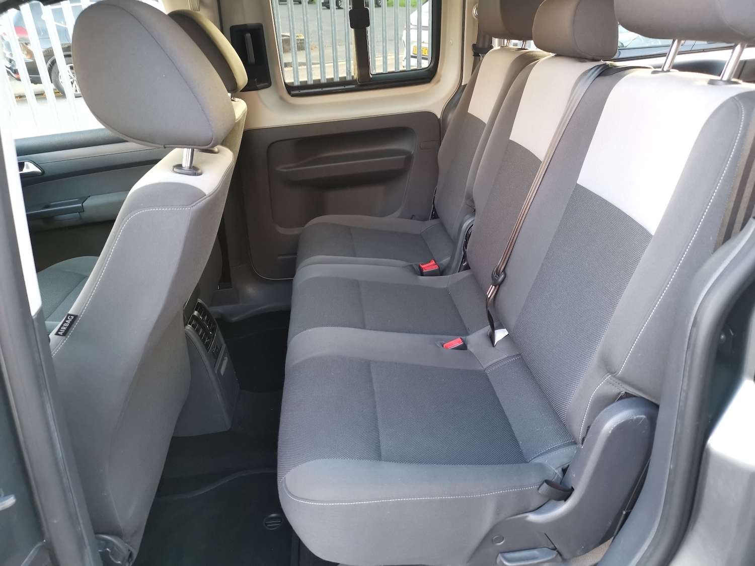 Used Volkswagen Caddy Maxi Life 2013 for sale - 76533906: Photo 19