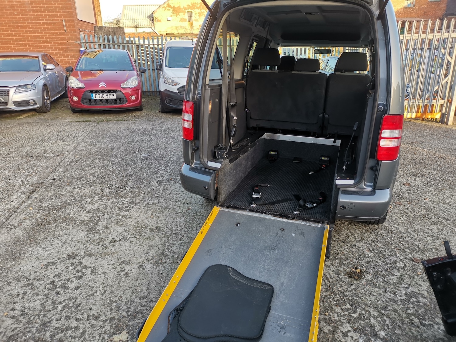 Used Volkswagen Caddy Maxi Life 2013 for sale - 76533906: Photo 35