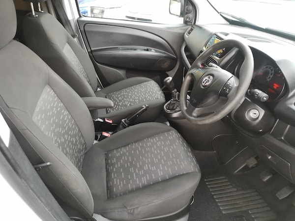 Used Vauxhall Combo 2019 for sale - 75583082: Photo 4